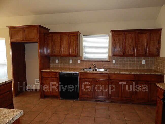 Foto del edificio - 3520 West 106th St S