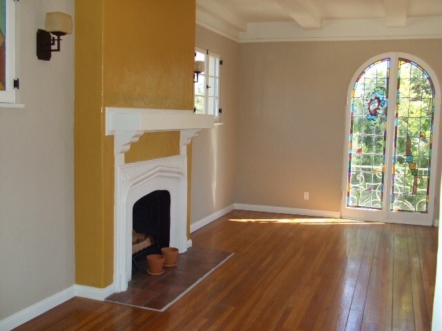 Building Photo - 856 S Sycamore Ave
