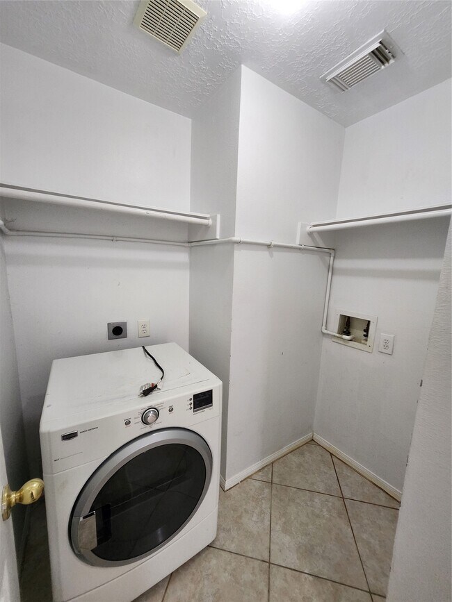 Foto del edificio - 14335 Berrington Dr