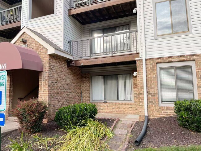 Foto del edificio - 8465 Crozier Ct