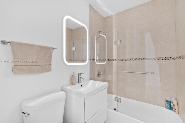 Building Photo - 1021 NW 23rd Ave