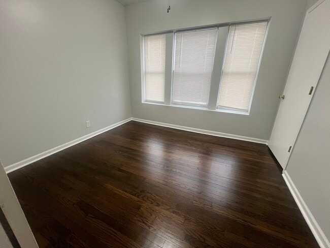 Building Photo - 7147 S Woodlawn Ave