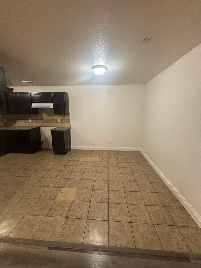 Foto del edificio - 829 E 84th St