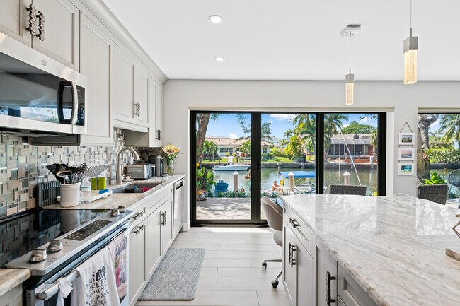 Building Photo - 4310 S Ocean Blvd