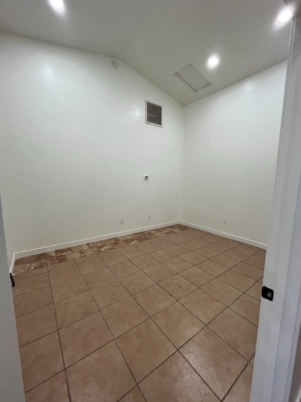 Building Photo - 627 W Snowflake Blvd