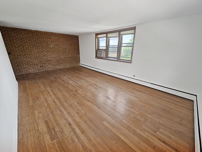 Building Photo - Mid-Century Modern 2-Bed/1.5 Bath with Exposed Brick