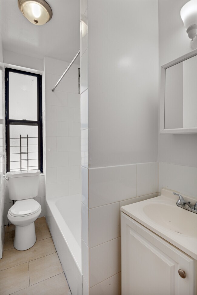 Building Photo - 150 W 140th St