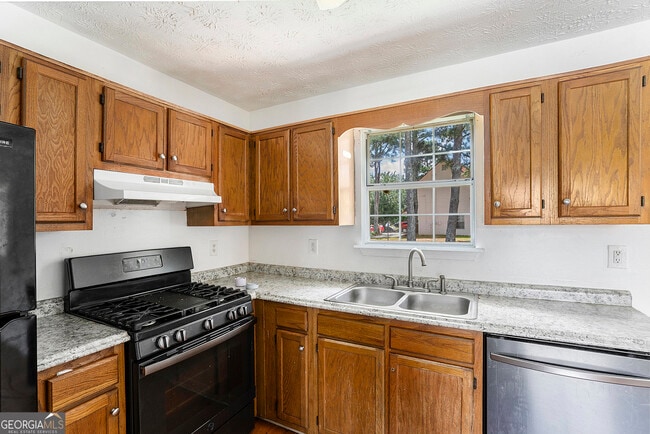 Building Photo - 45 Pleasure Dr