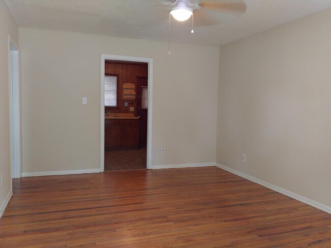 Building Photo - 802 McIntosh Rd