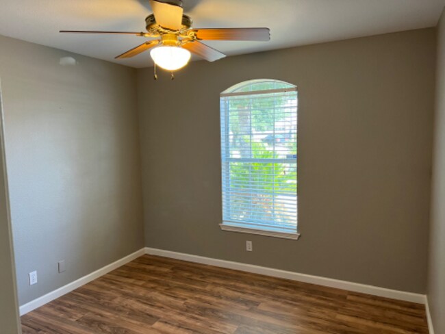 Foto del edificio - 1061 Knox Cove