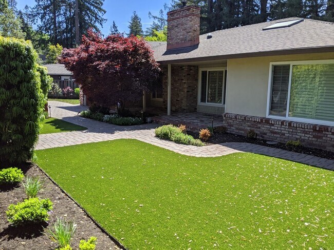 Foto del edificio - EMERALD HILLS - Premium updates thoughout including park like back yard