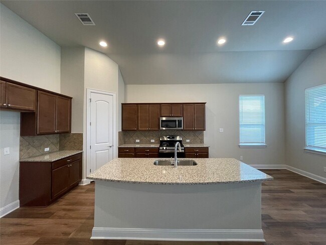 Foto del edificio - 2428 Dapple Gray Ln