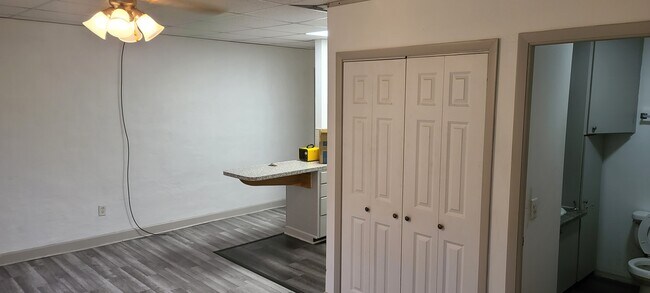 Foto del edificio - 327 S Central Ave