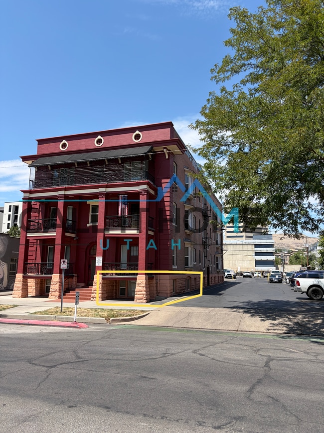 Building Photo - 251 E Broadway