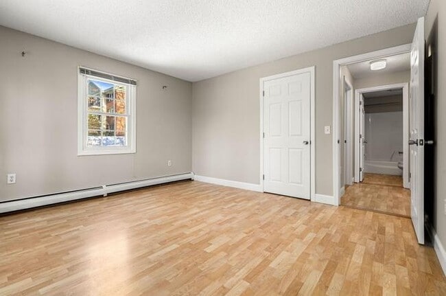 Building Photo - 7 Saint James Pl