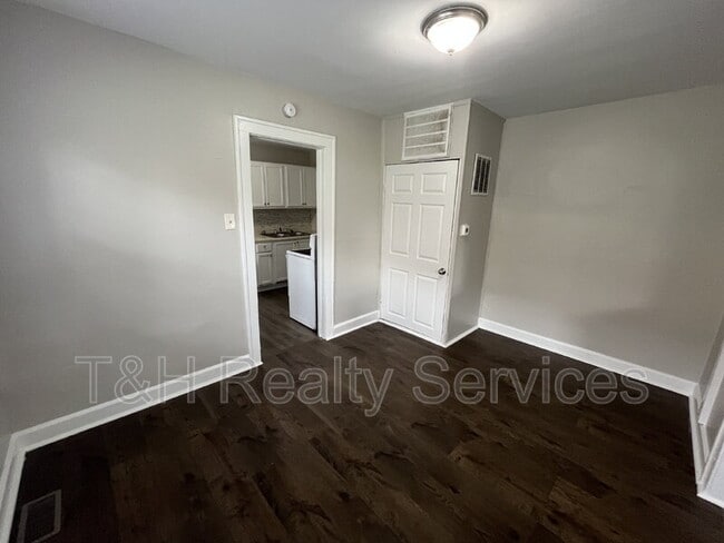 Foto del edificio - 1727 S Randolph St