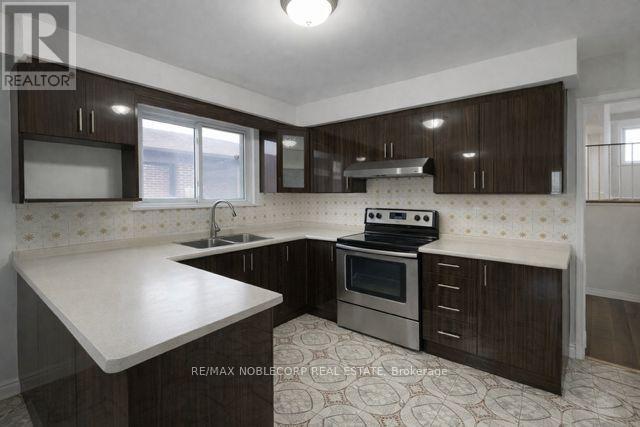 Photo du bâtiment - 7899 Martin Grove Rd