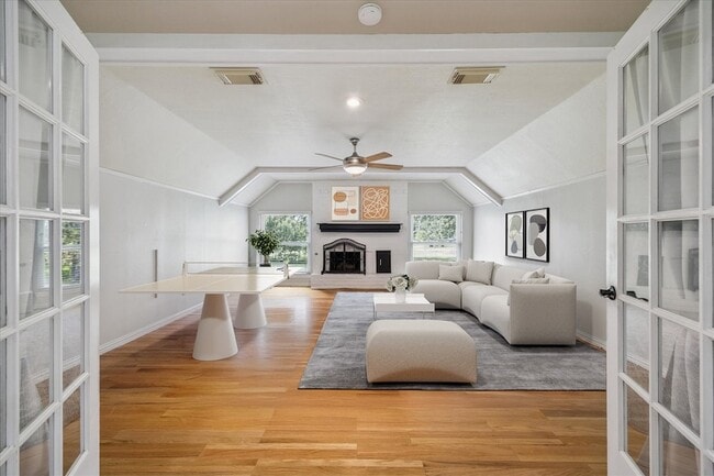 Building Photo - 1711 Chestnut Ridge Rd