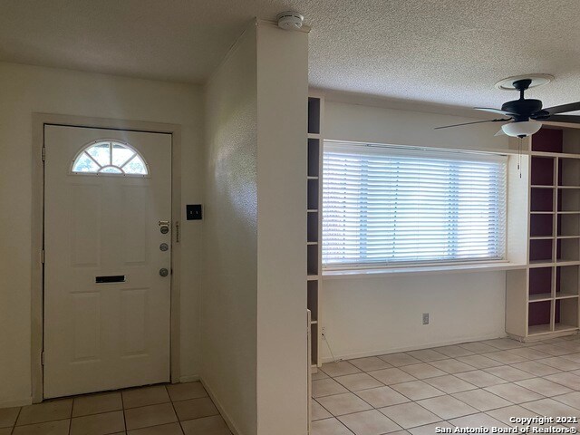 Building Photo - 105 E Silver Sands Dr