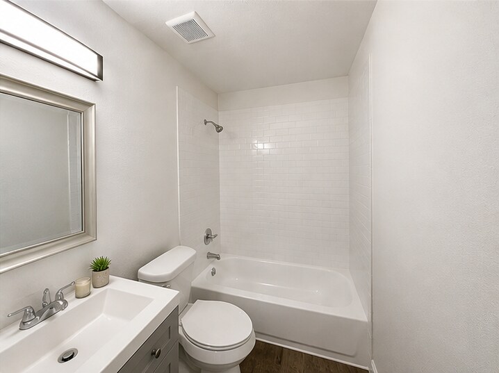 Foto del edificio - 2211 W Woodlawn Ave