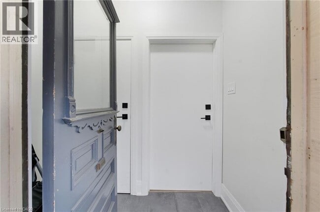 Photo du bâtiment - 202 Victoria Ave N