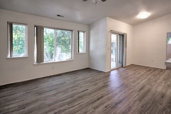 Building Photo - Beautiful 2 bedroom 2 bathroom apartment available in July 2026