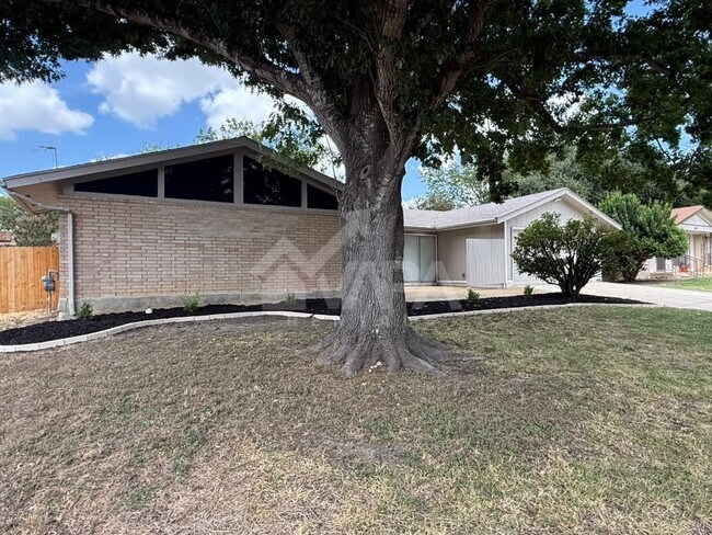 Building Photo - 8007 Lake Forest Dr