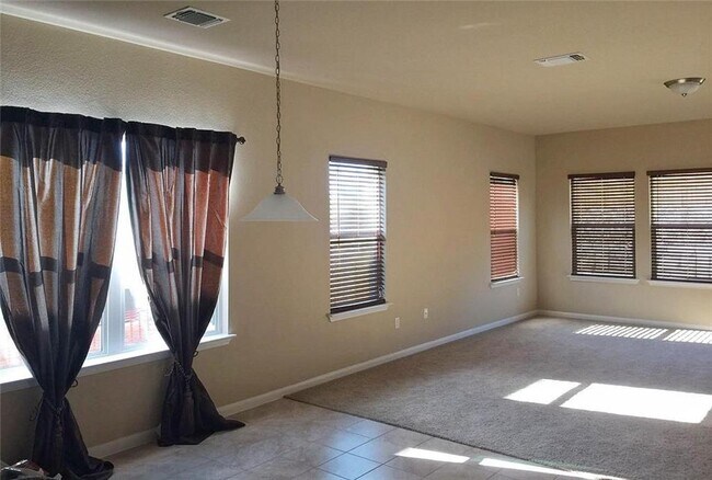 Building Photo - 511 Libani Ln