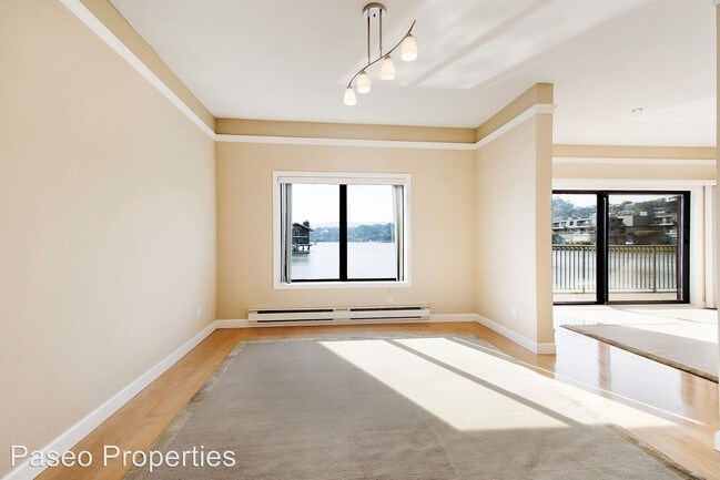 Building Photo - 4 Greenwood Cove Dr
