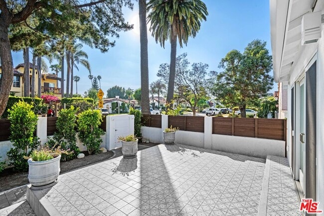 Building Photo - 2152 Parnell Ave