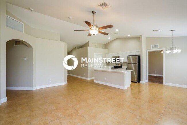 Foto del edificio - 3 Bedroom Pet-Friendly Home in Lehigh Acre...