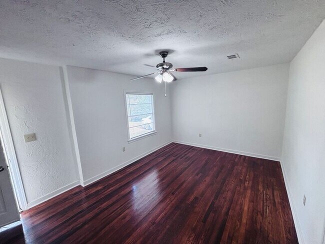 Foto del edificio - 239 Mason Blvd