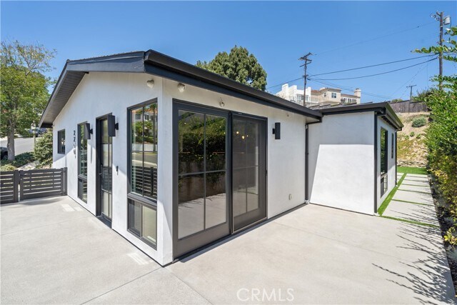 Building Photo - 2200 Mantis Ave