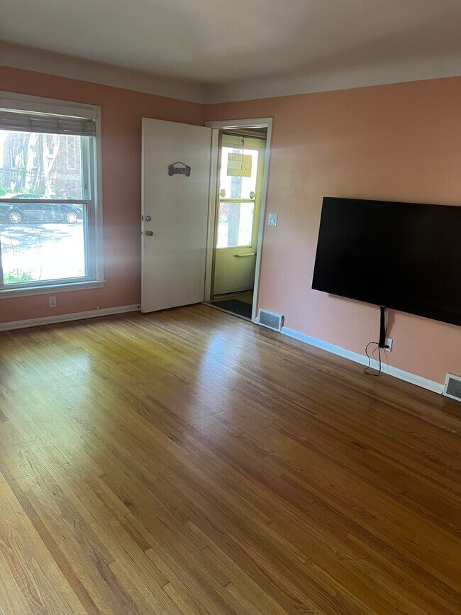 Foto del edificio - 2315 Harriet Ave