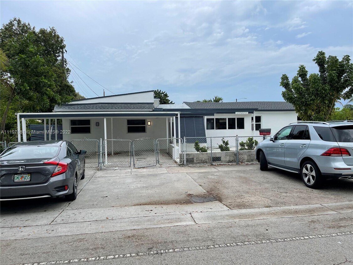 Primary Photo - 17011 N Miami Ave