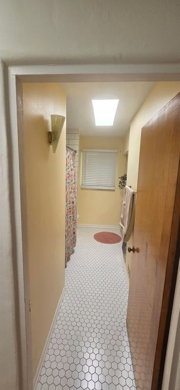 Building Photo - 4220 Broadmoor Ave NE