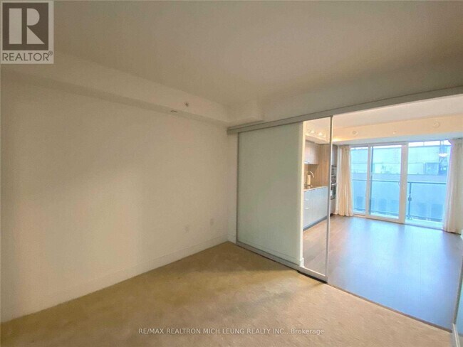 Photo du bâtiment - 955-2955 Bay St.