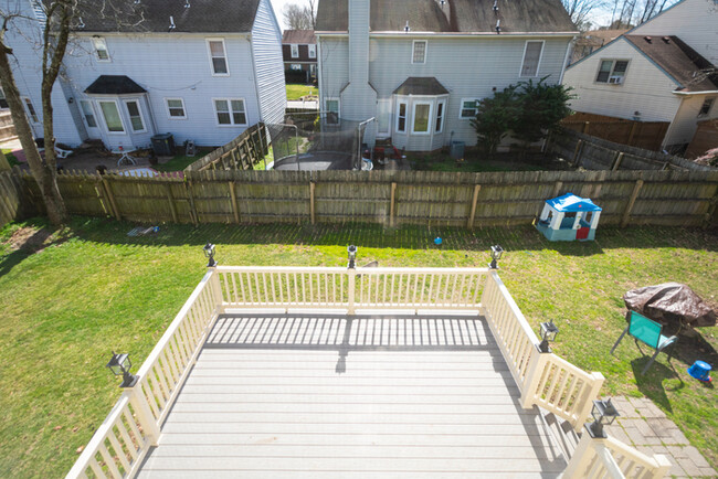 Foto del edificio - GORGEOUS 5 BEDROOM HOME LOCATED IN SALEM W...