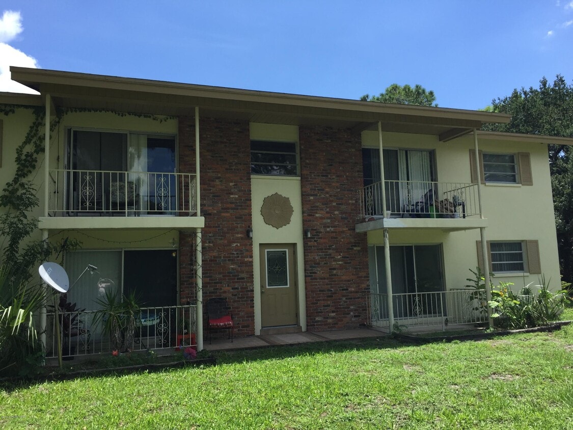 215 Knox McRae Dr, Titusville, FL 32780 Townhome Rentals in