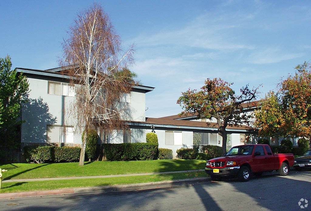 Building Photo - 677 E Ruddock St