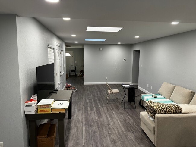 Foto del edificio - Downtown Single Story – Complete Remodel - Single Story - yr1942