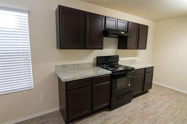 Building Photo - 373 N Meadows Dr