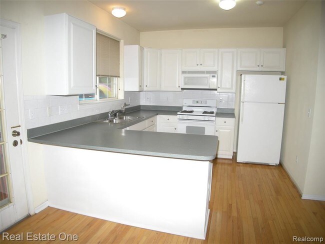 Foto del edificio - 41555 Glade Rd