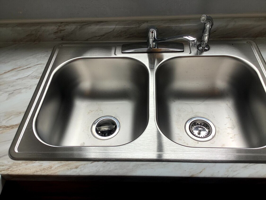 Foto principal - 2-Bedroom 1 1/2 bathroom townhouse in Springfield