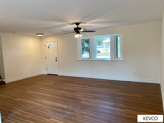 Building Photo - Tastefully Renovated Home!