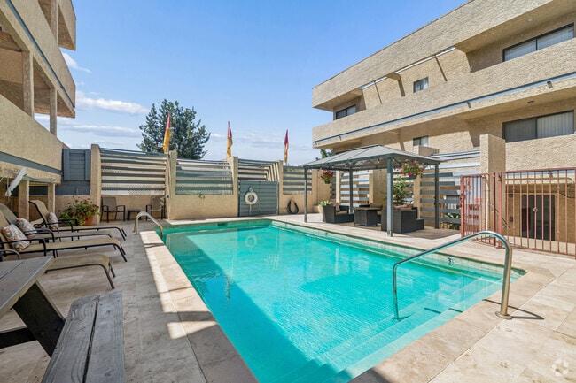 Pool - Canyon Crest