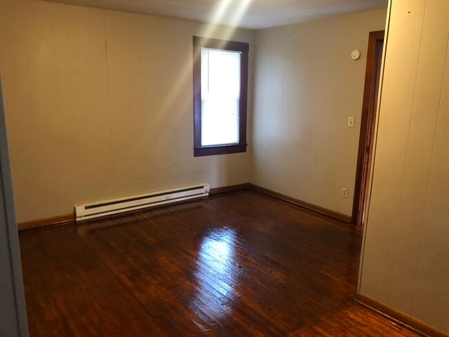 Building Photo - Unit 3