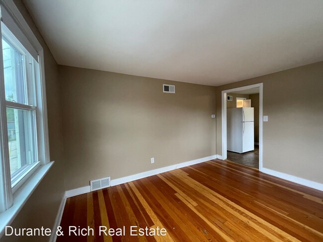 Foto del edificio - 1 br, 1 bath House - 5515 Mills St