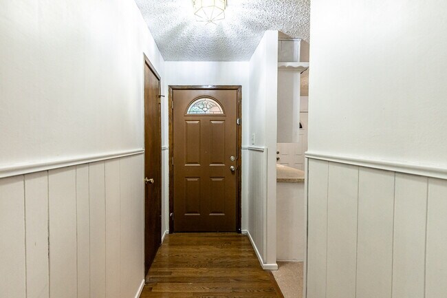 Foto del edificio - 3 bedroom 2 bathroom close to Universities and shopping