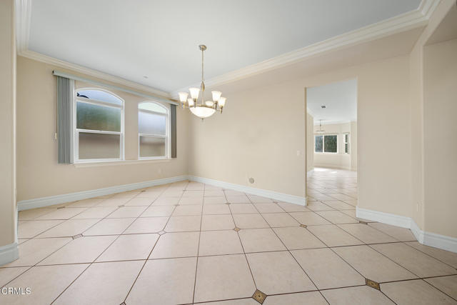 Building Photo - 146 W Le Roy Ave